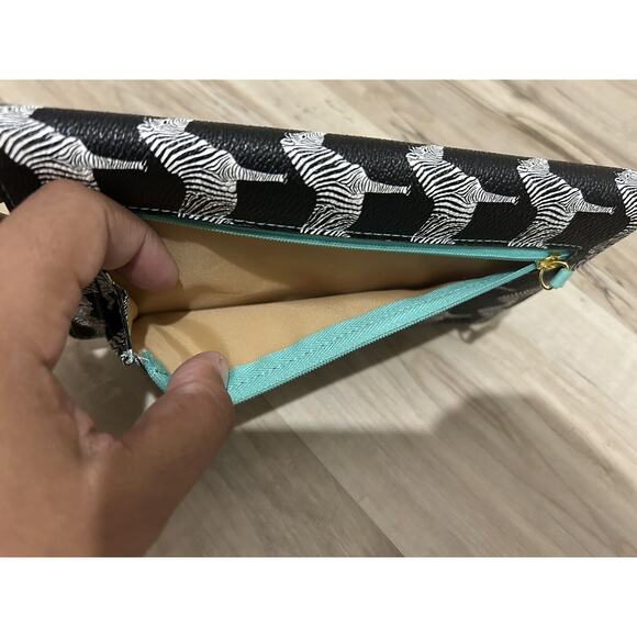 Sheng Tong Zebra Wallet Black/White/Aqua 4.5x8x1 - Picture 4 of 6